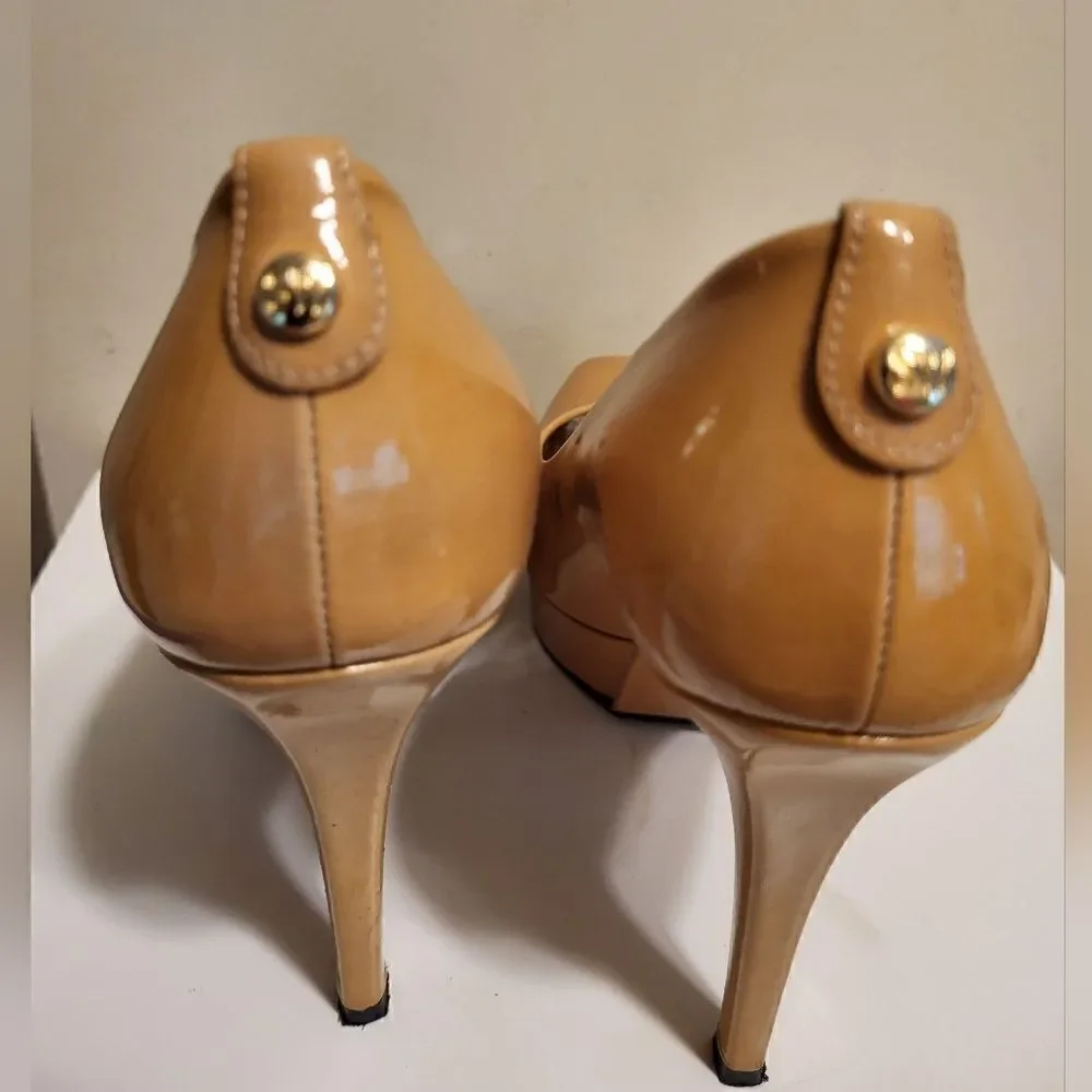Stuart Weitzman Beige Patent Leather Peep Toe Platform Sandals Sz 6.5 MSRP $495